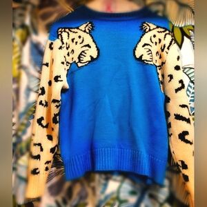 Leopard Sleeve Unique Sweater - Fierce 🔥😍